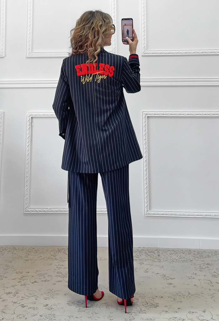 Ριγέ κοστούμι