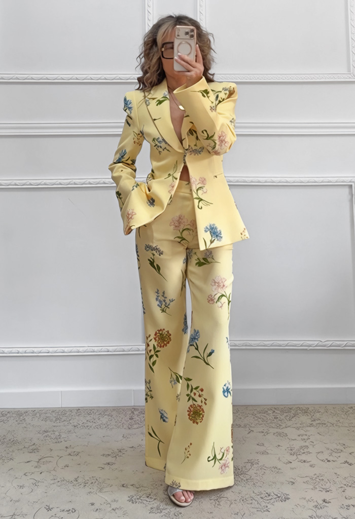 Floral κοστούμι κίτρινο Floral κοστούμι κίτρινο