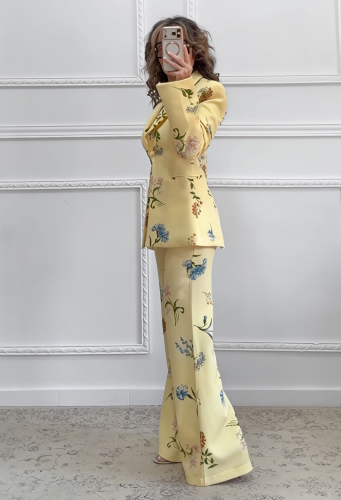 Floral κοστούμι κίτρινο Floral κοστούμι κίτρινο