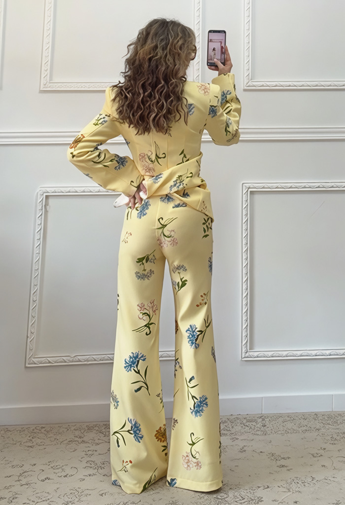 Floral κοστούμι κίτρινο Floral κοστούμι κίτρινο
