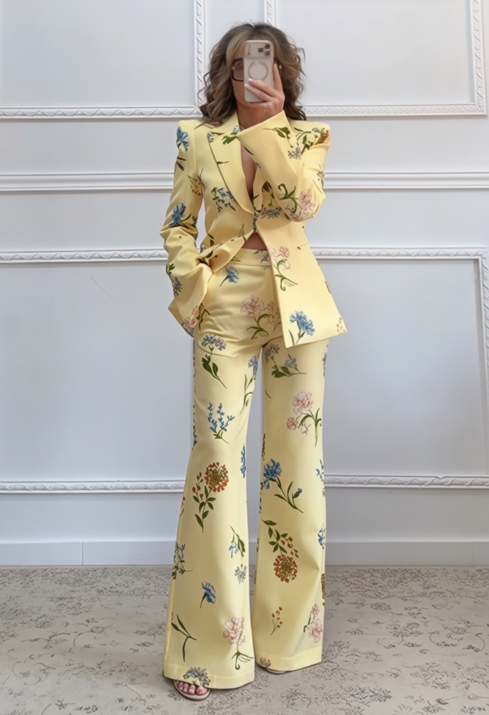 Floral κοστούμι κίτρινο Floral κοστούμι κίτρινο